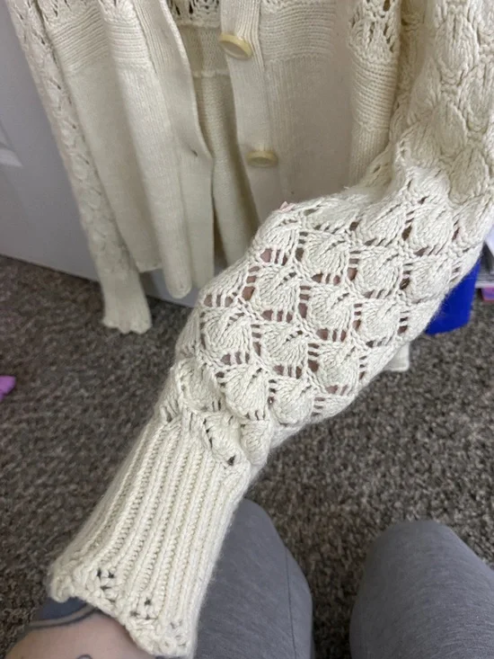 🛍️ LIKE NEW • 2/$25 VINTAGE JUICY COUTURE CREAM BUTTON DOWN KNITTED CARDIGAN 🛍️ - Picture 4 of 8